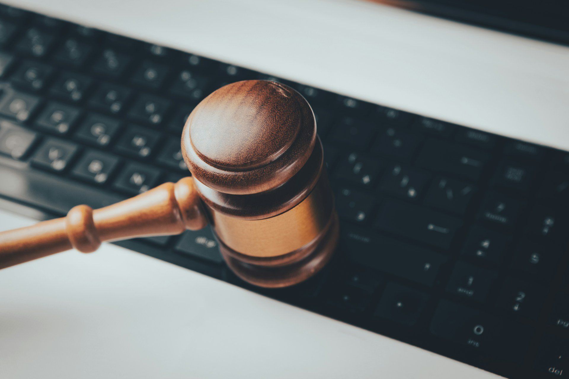 How Legal Compliance Fortifies Senior Management’s Position?